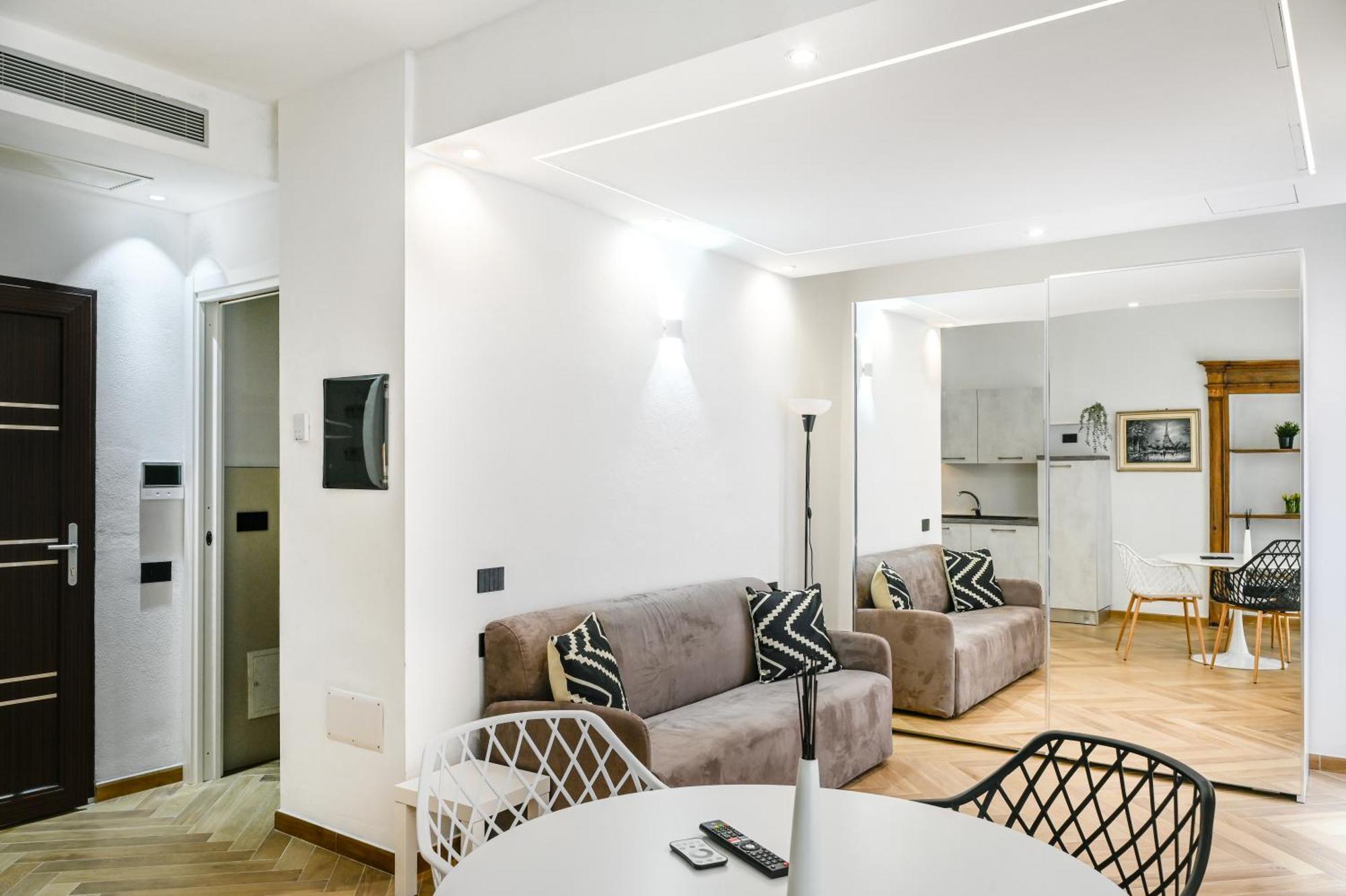 Luxuria Apartment